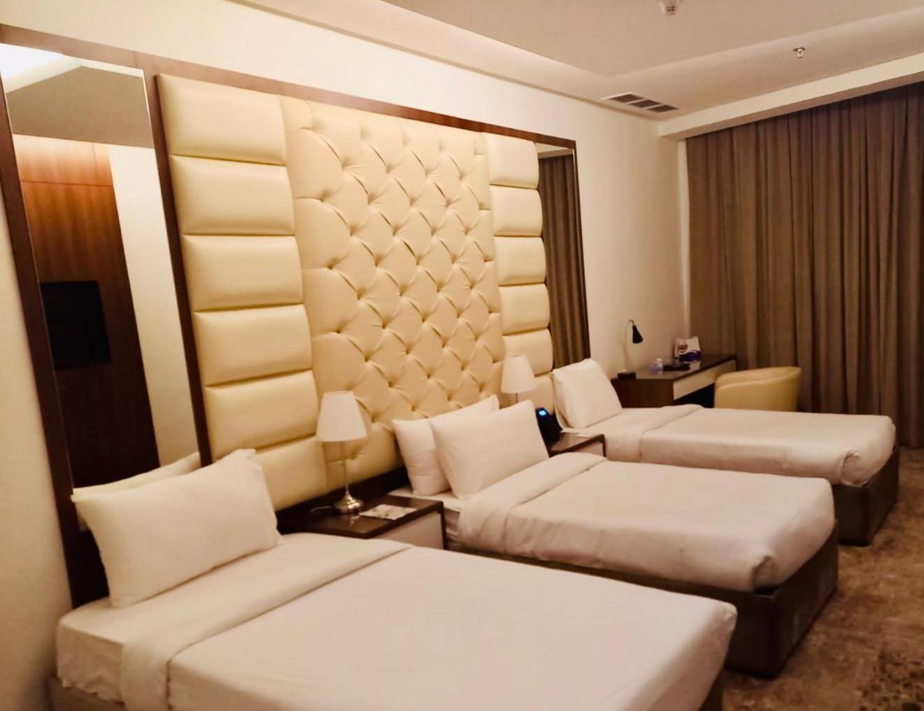 כוויית Dolphin Continental Hotel מראה חיצוני תמונה