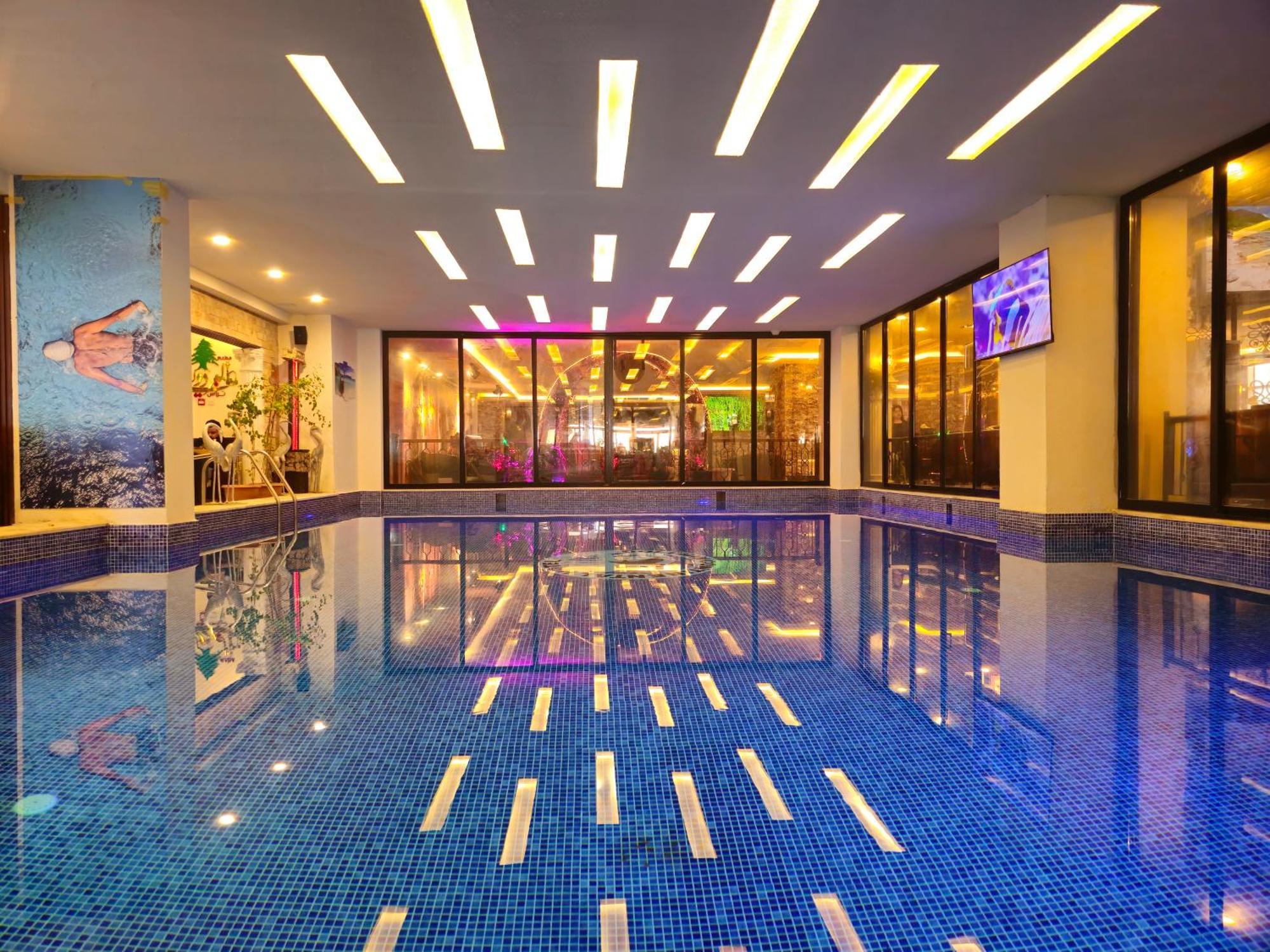 כוויית Dolphin Continental Hotel מראה חיצוני תמונה