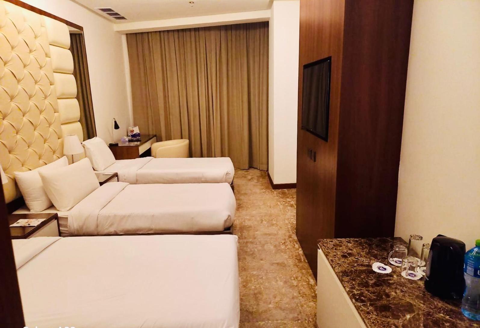 כוויית Dolphin Continental Hotel מראה חיצוני תמונה