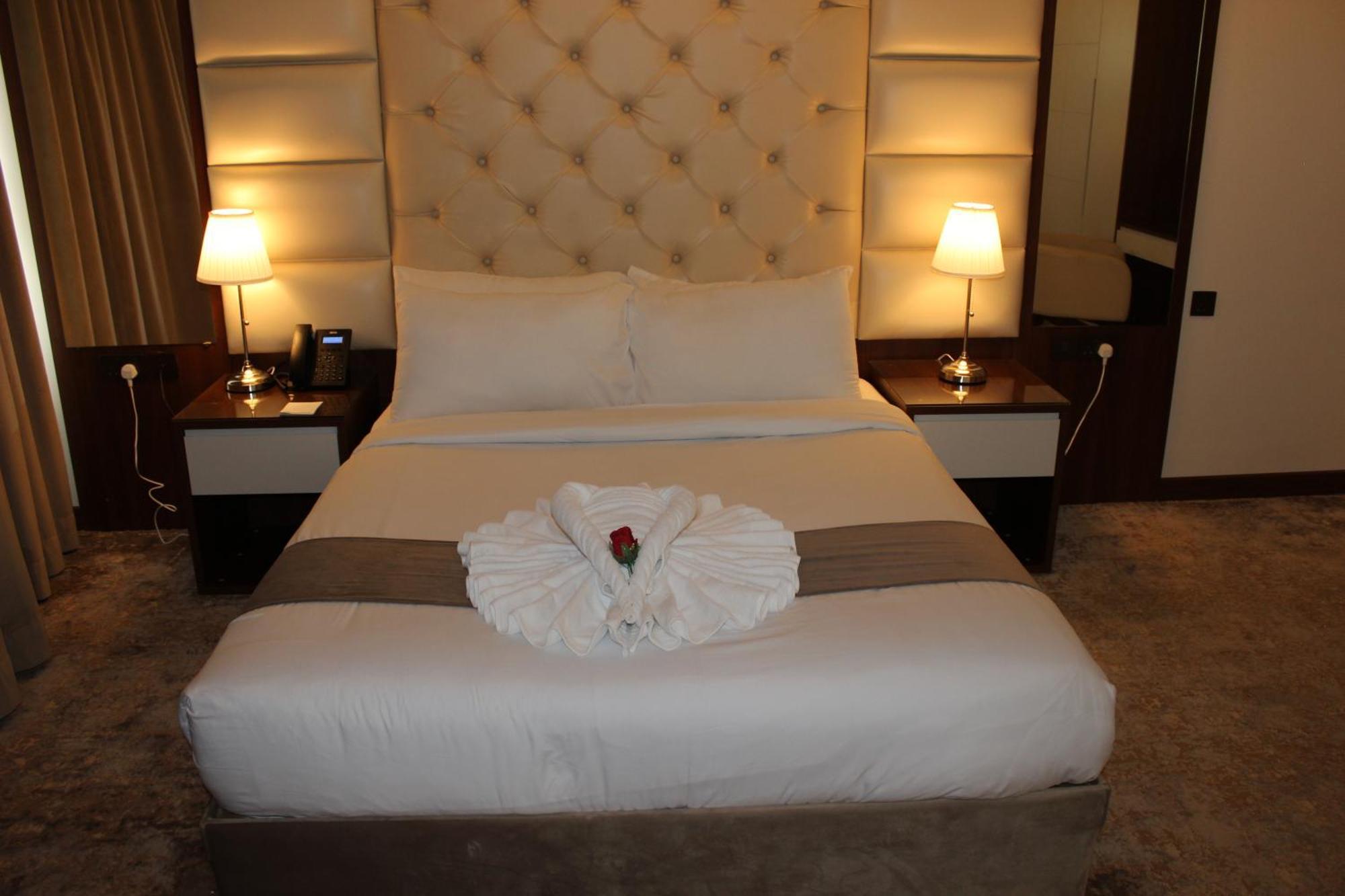 כוויית Dolphin Continental Hotel מראה חיצוני תמונה
