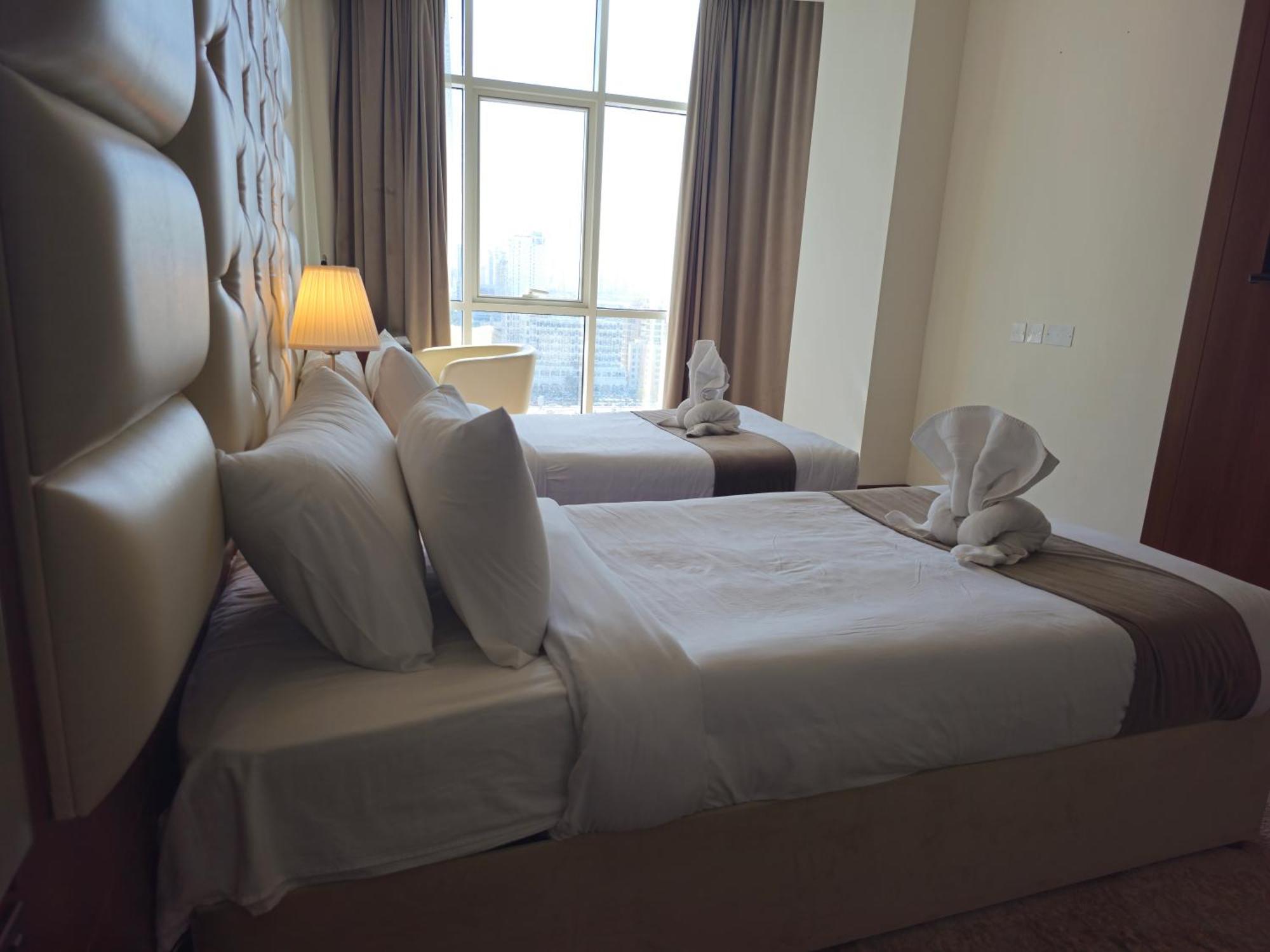 כוויית Dolphin Continental Hotel מראה חיצוני תמונה