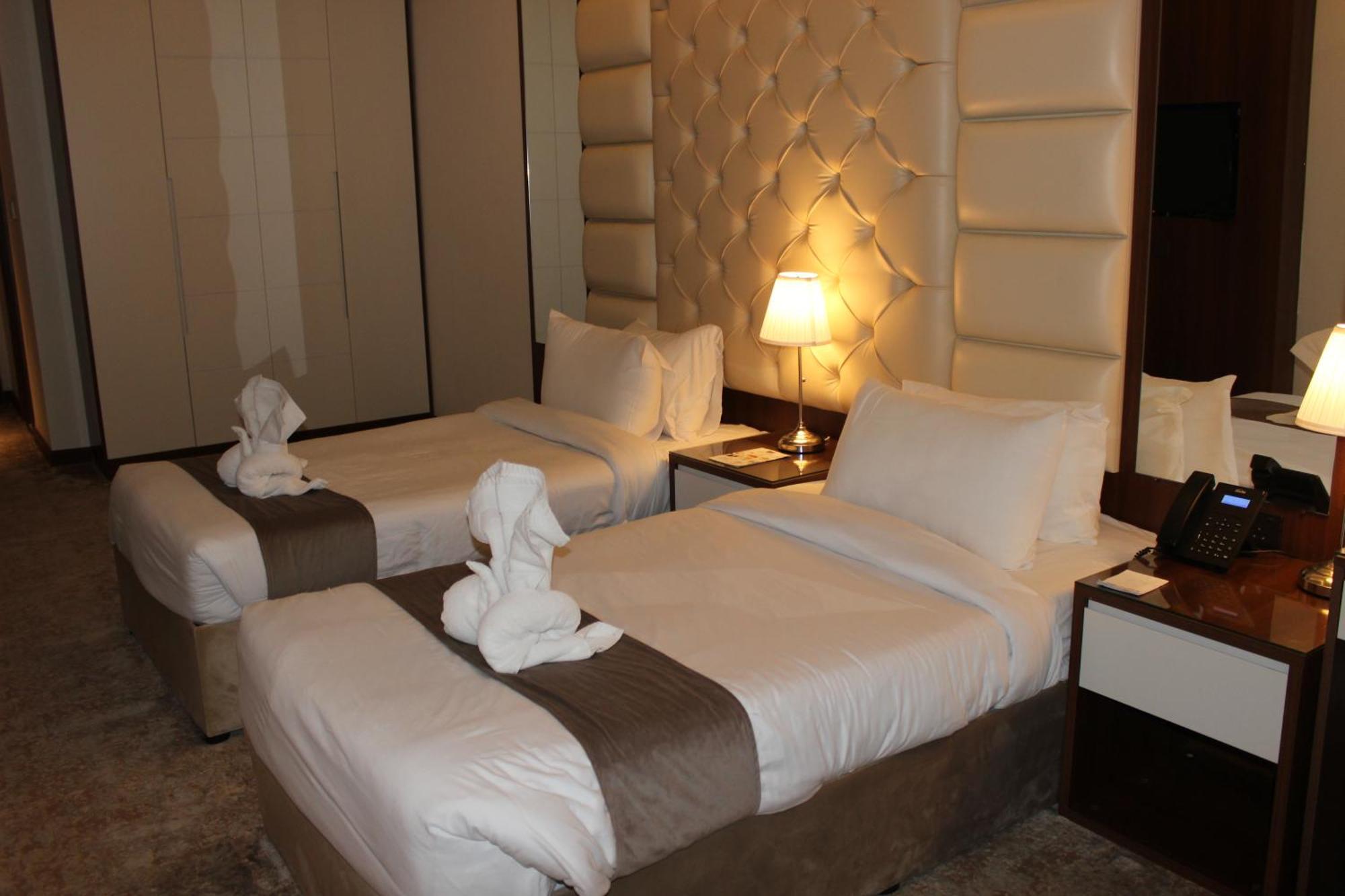 כוויית Dolphin Continental Hotel מראה חיצוני תמונה
