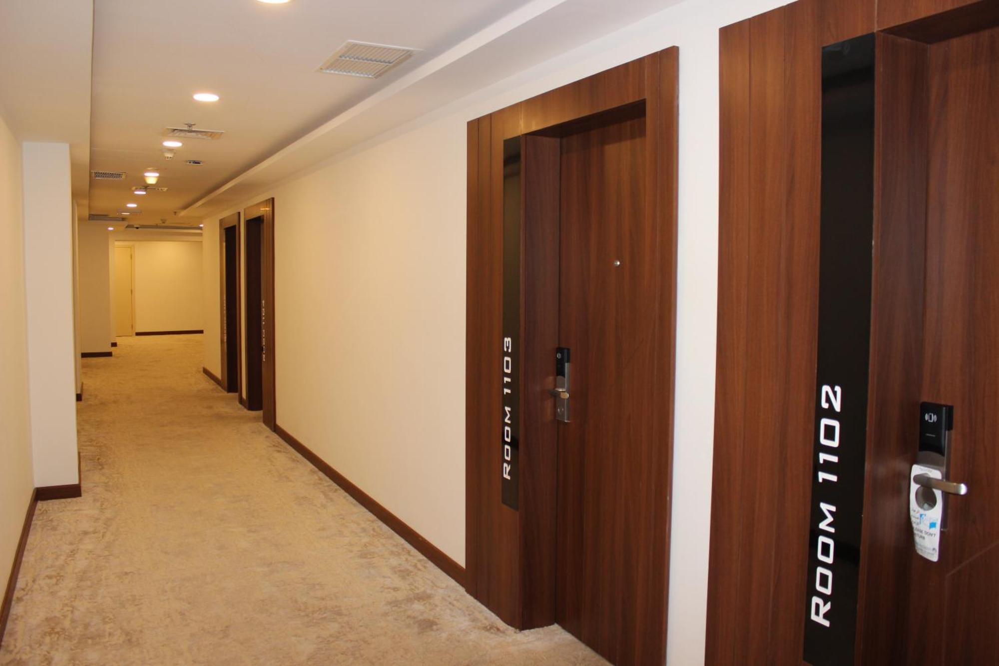 כוויית Dolphin Continental Hotel מראה חיצוני תמונה