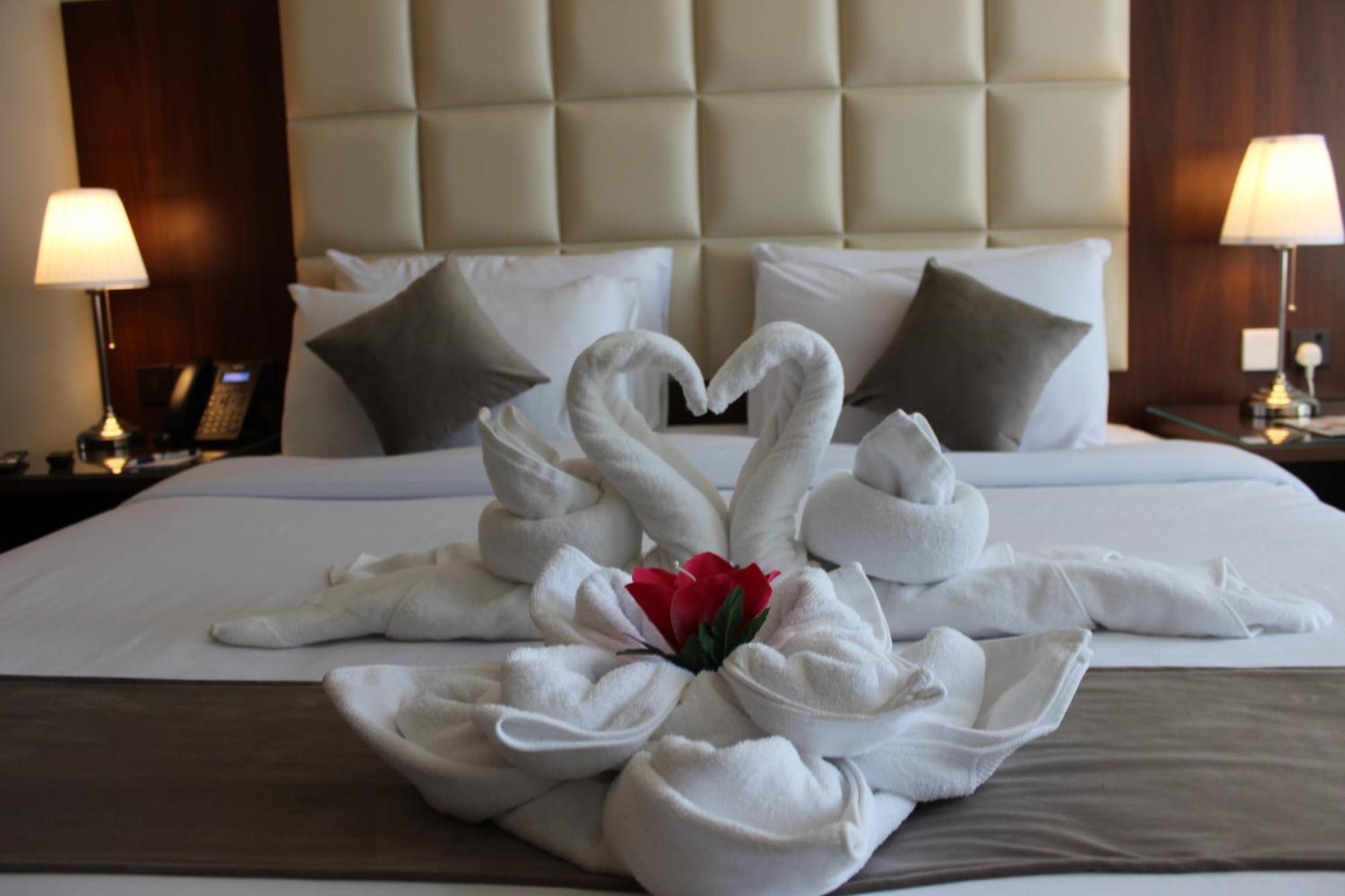 כוויית Dolphin Continental Hotel מראה חיצוני תמונה