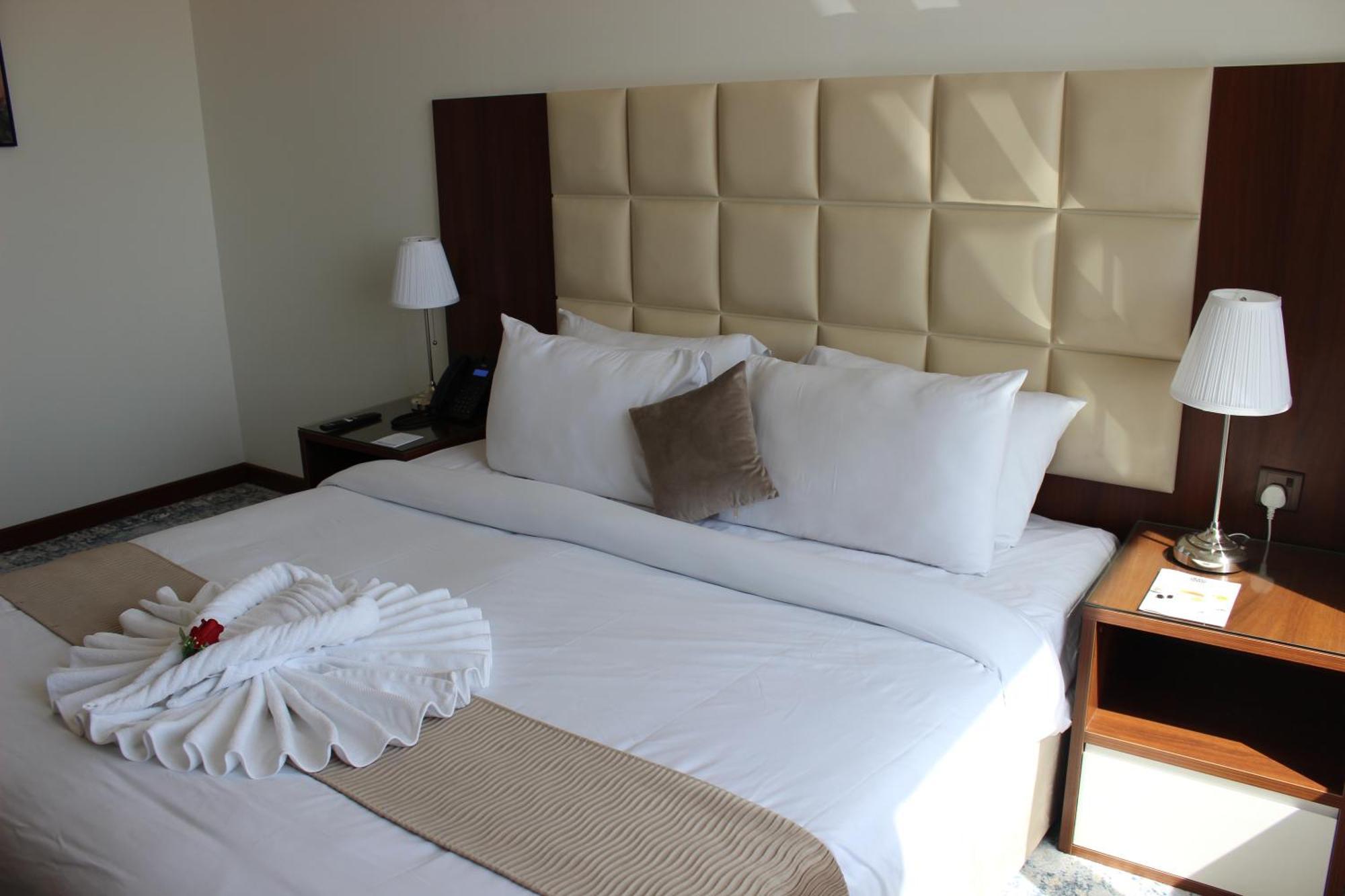 כוויית Dolphin Continental Hotel מראה חיצוני תמונה
