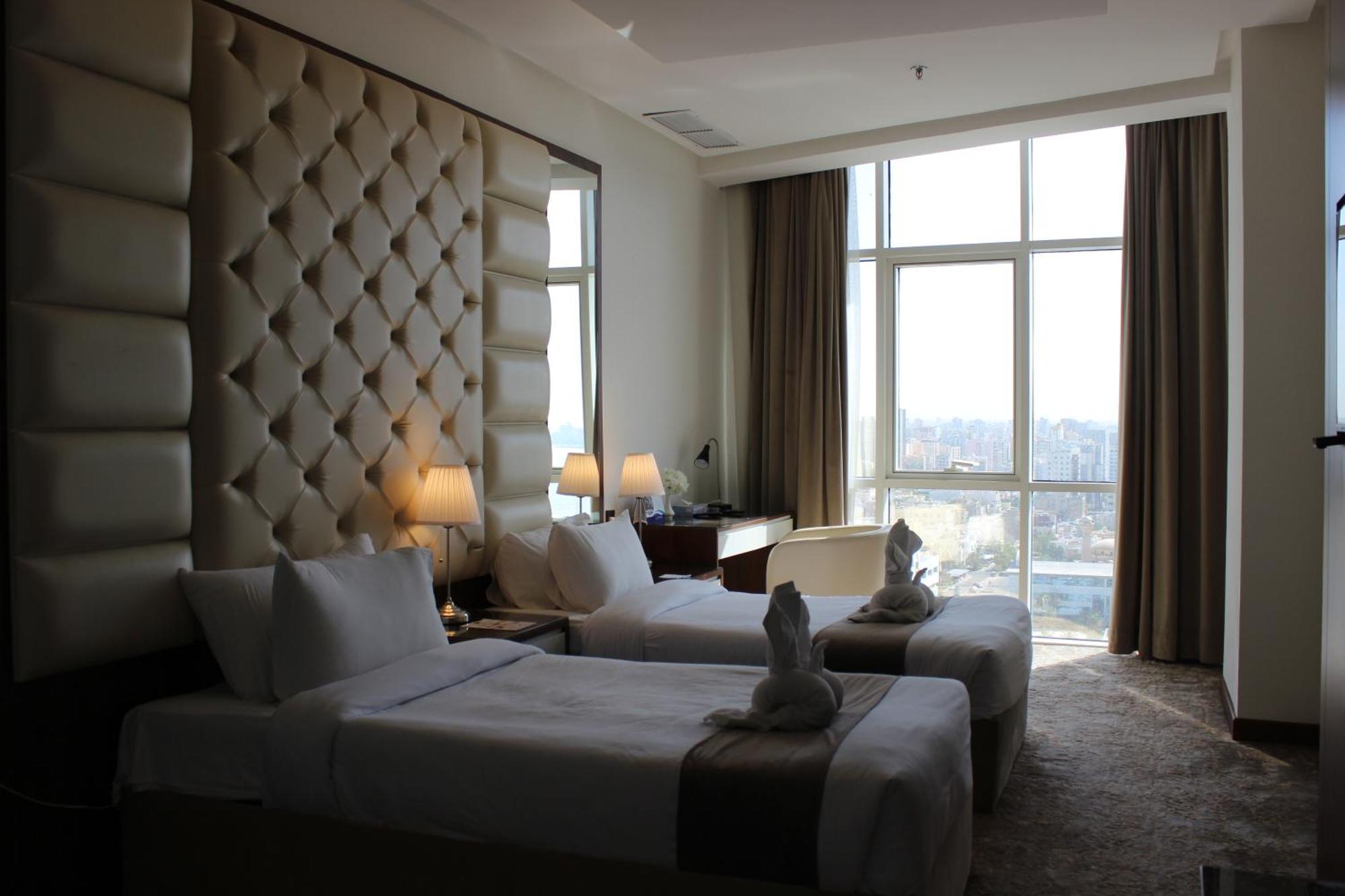 כוויית Dolphin Continental Hotel מראה חיצוני תמונה