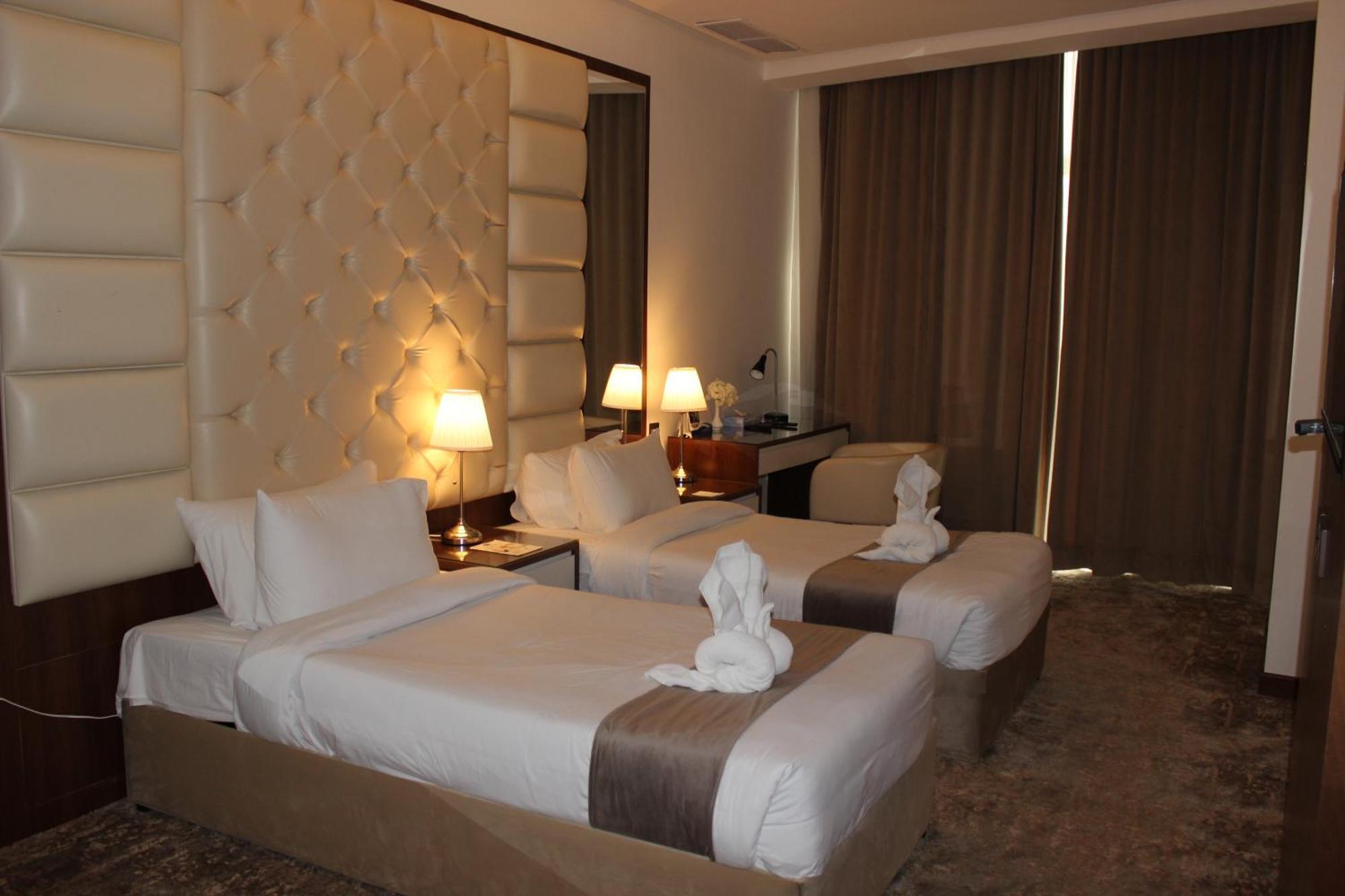 כוויית Dolphin Continental Hotel מראה חיצוני תמונה